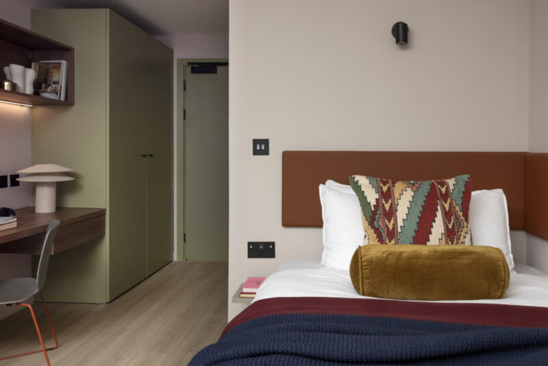 Classic_WEB_RES_Peppermill_Editorial_0033